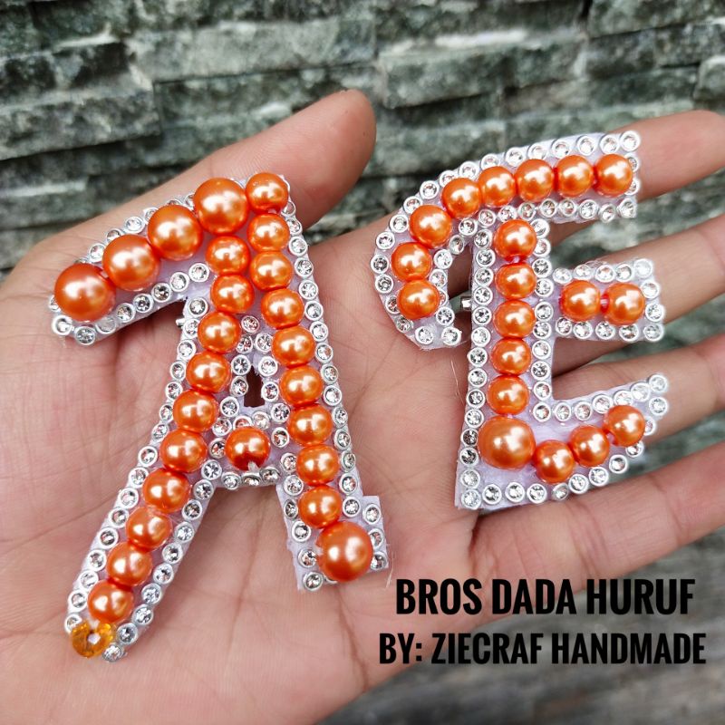 Bros Dada Huruf Handmade Bros Bahu Mutiara oranye Bros Dada Request A-Z