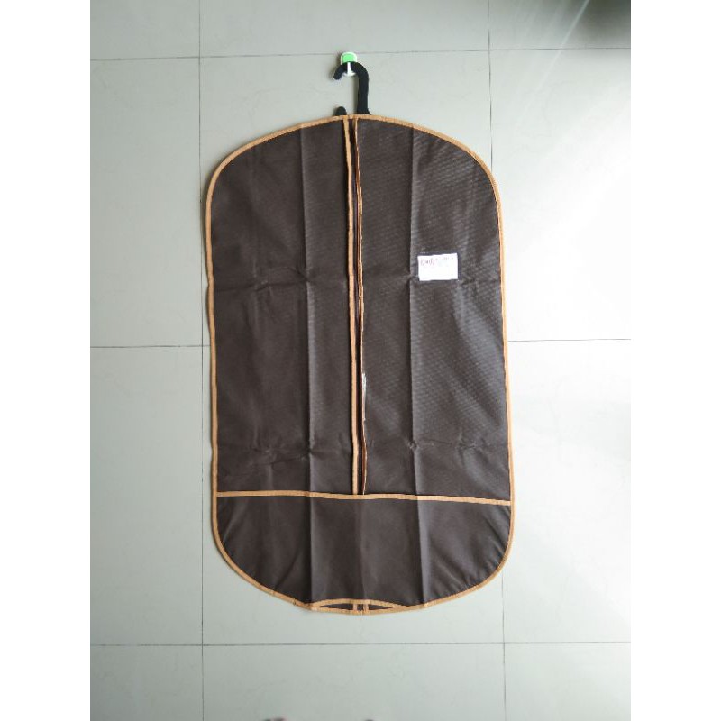 Cover jas / sarung jas / cover gantungan baju jas / pelindung jas warna Dark Brown (Bahan Tebal)