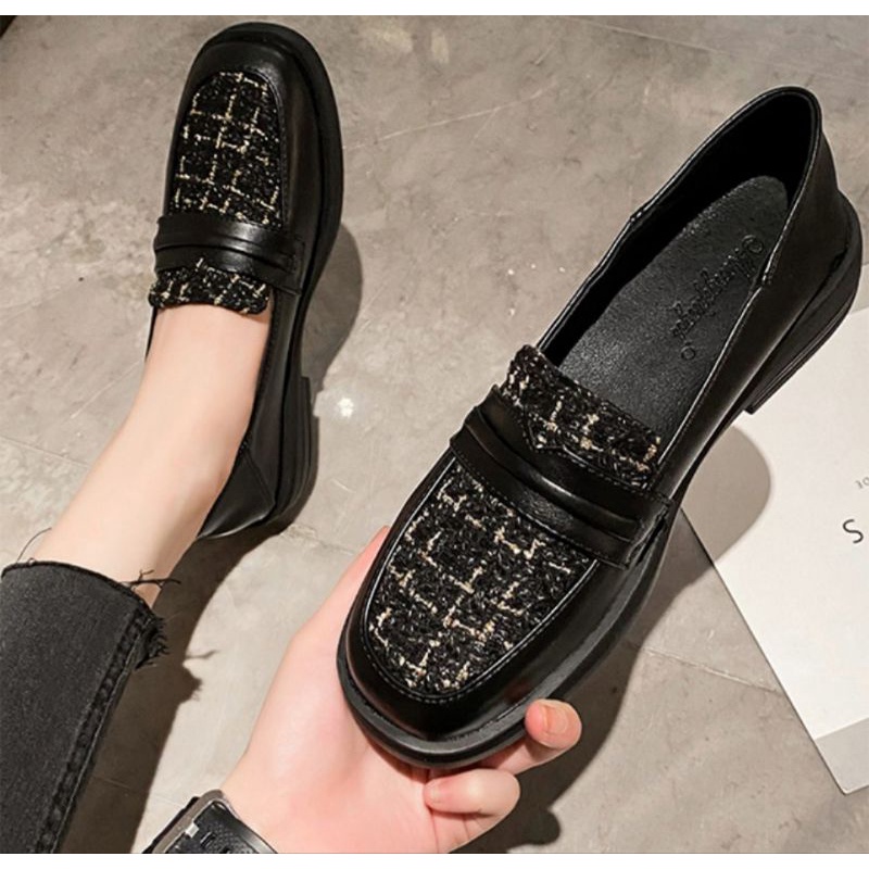 Sepatu Docmart Wanita Flat Hak Terbaru Fashion Korea / Sepatu Wanita kulit Hitam / Sepatu Loafers Wanita Kekinian / Sepatu Sekolah Cewek / Sepatu Marshanda / Bisa Cod