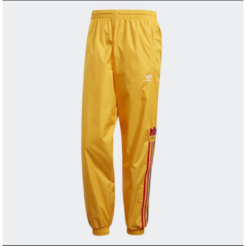 Adidas Track Pants 3D Trefoil 3-Stripes Pria Kuning GE0845