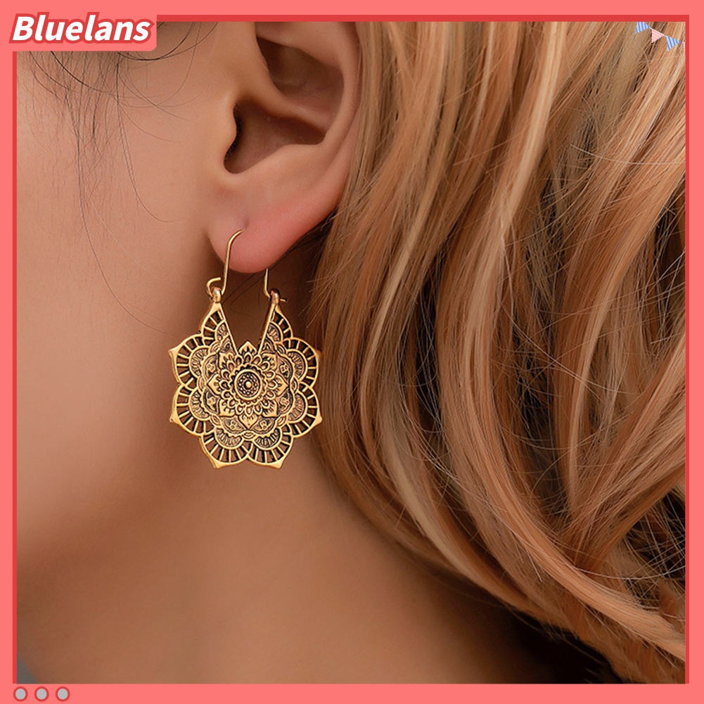 Anting Dangle Leverback Desain Ukiran Bunga Hollow Out Gaya Vintage Untuk Wanita