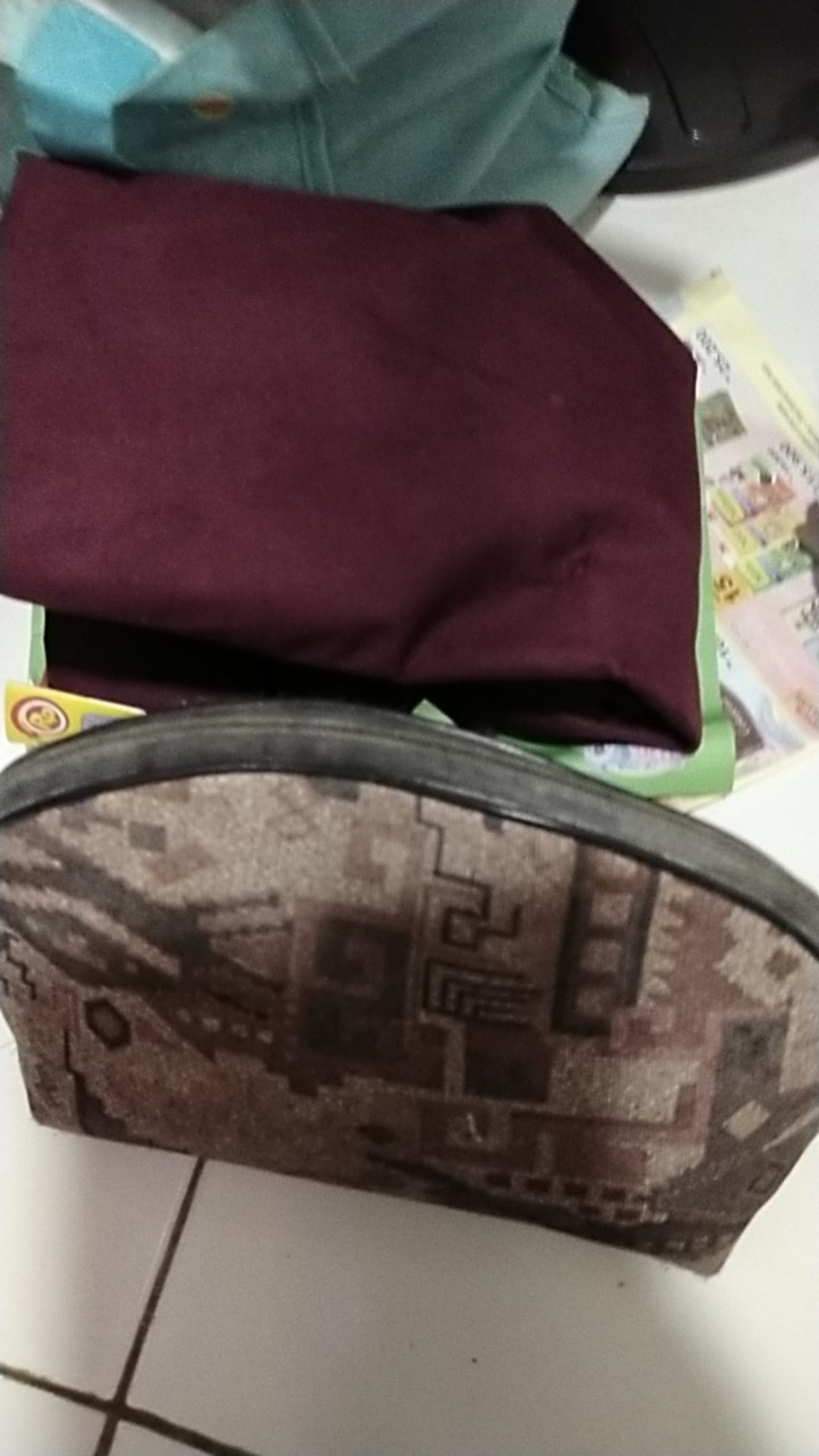 Batik Solo Halus Kemeja Batik Solo Lengan Panjang Abstrak Pelangi/milo