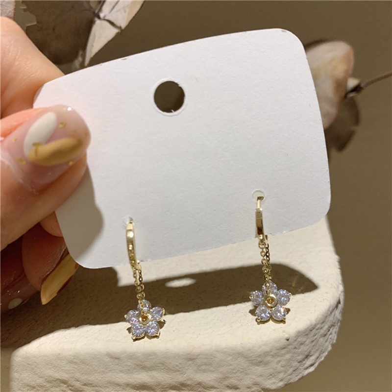 Anting Tusuk Gantung Wanita Desain Bungadaun Hias Berlian Imitasi Untuk Pesta