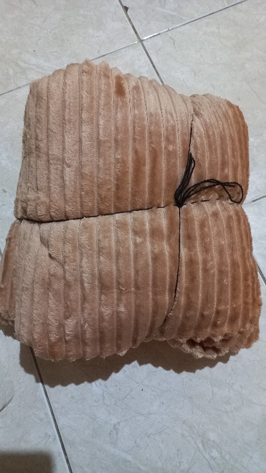 Clover Throw Blanket In Camel