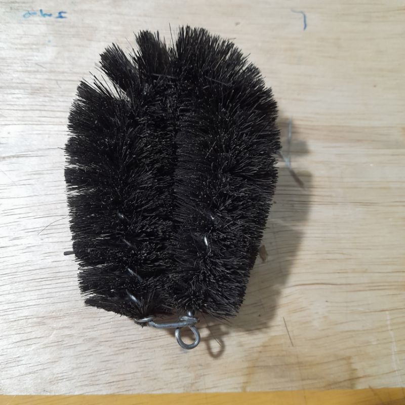 sikat hitam bangka besar