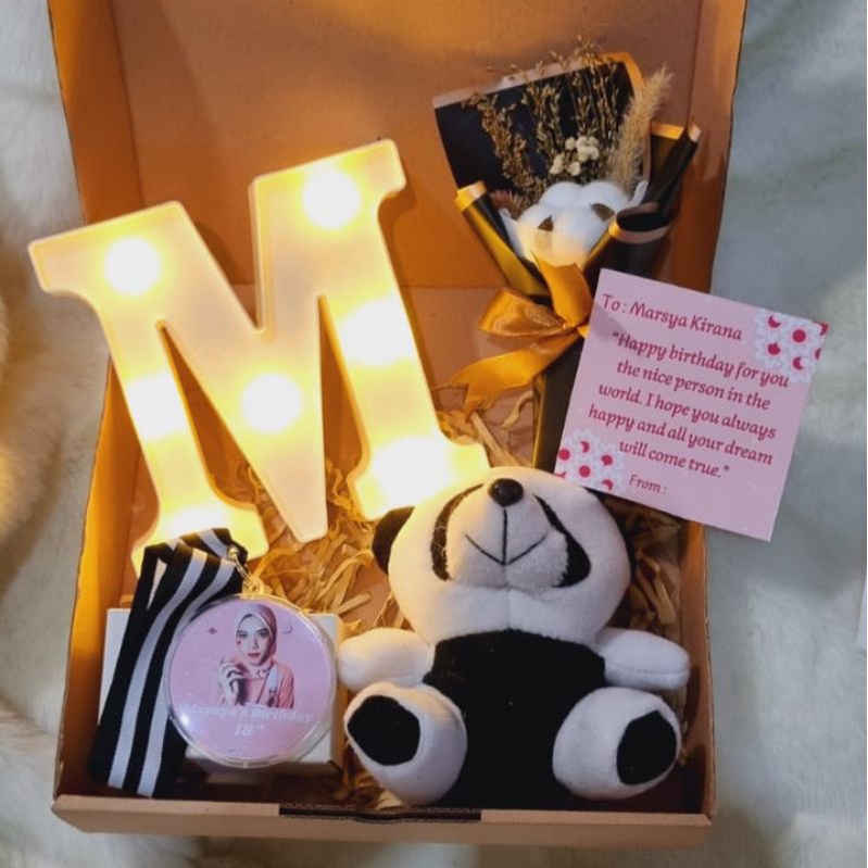 

Hampers lampu inisial birthday A~Z