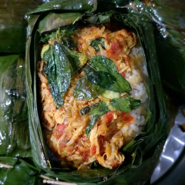 

Nasi Bakar ayam suwir pedas