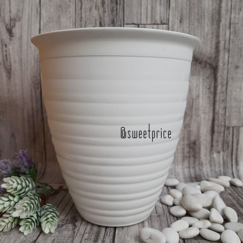 Pot bunga P-Bee 185T Taiwan Plastics 18cm Putih/ Pot tanaman/ Pot Plastik / Pot tinggi