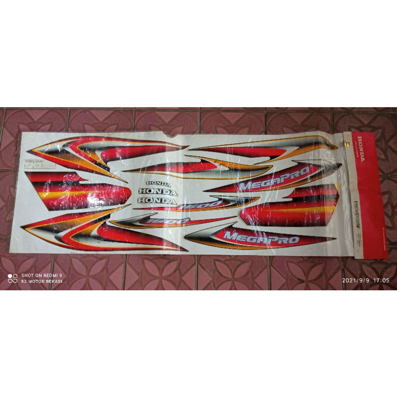 striping stiker body honda megapro hiu cw 2005 black red original ahm
