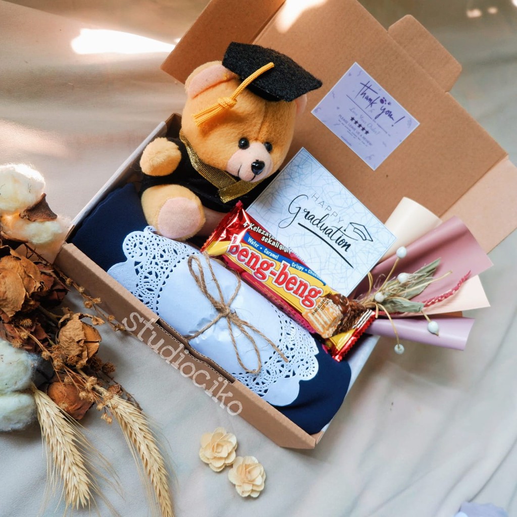 Kado Wisuda Cewek Cowok / Boneka Wisuda / Hadiah Wisuda Sidang Sempro / Hampers Wisuda / Graduation Gift / Kado Wisuda Unik / Gift Box Wisuda  / Souvenir Wisuda by Studiociko