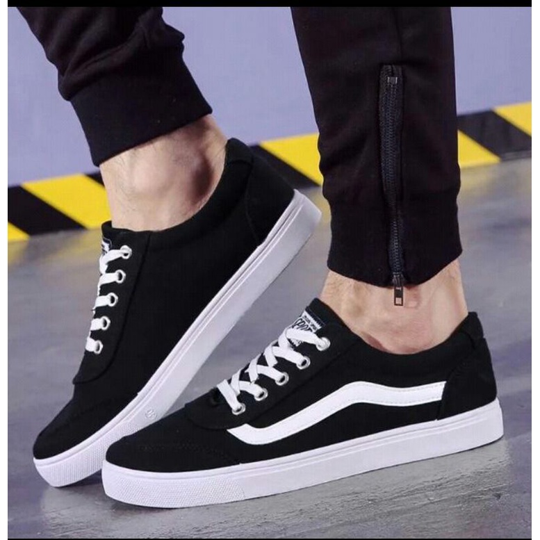 Sepatu Vans Authentic Black - Sneakers Vans Authentic aubw