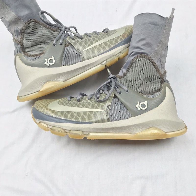 Nike KD 8 Elite Tumbled Grey / Wolf Grey / LNR Grey Neutral Sepatu Basket