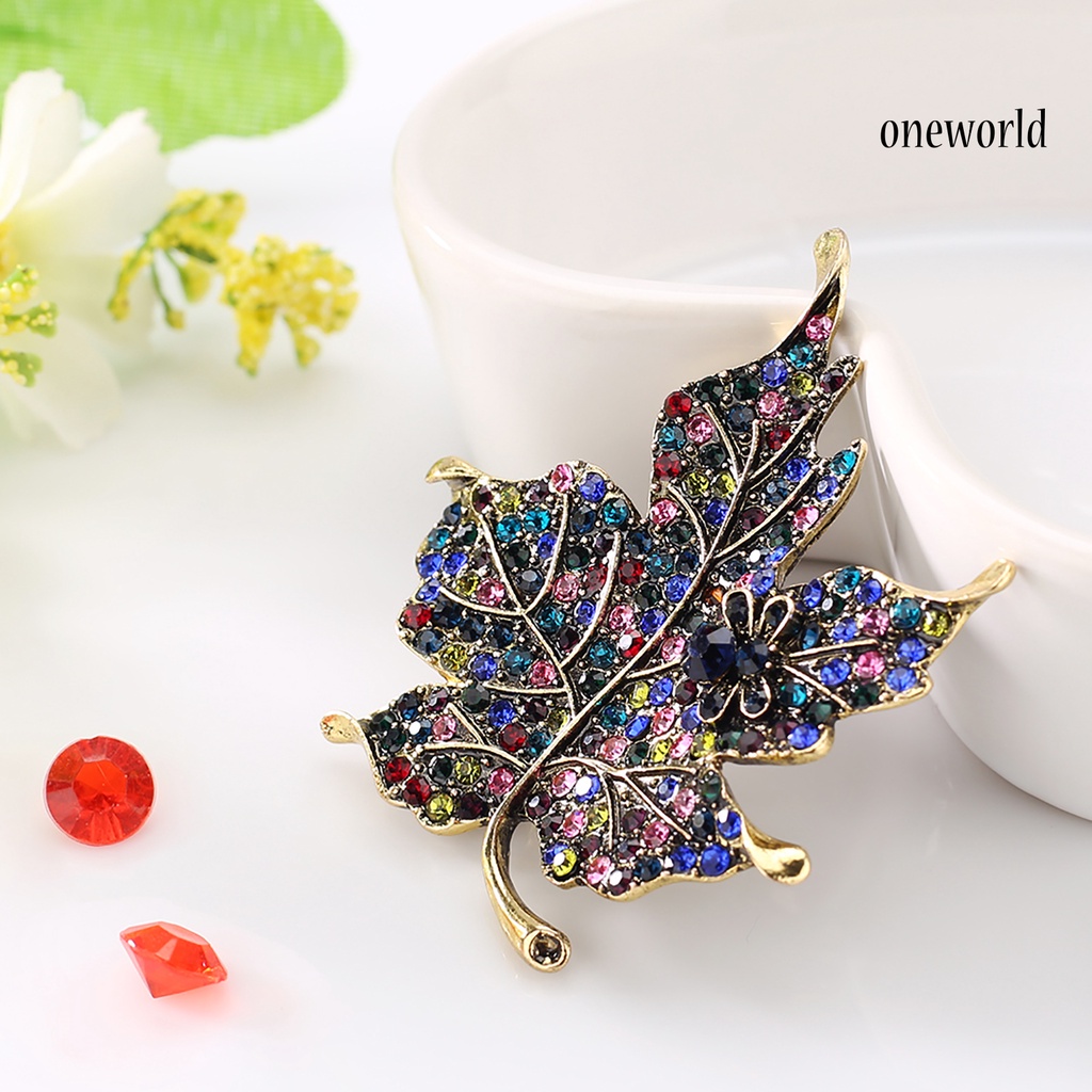 OW@ Brooch Exquisite Maple Leaf Shape Alloy Bee Charm Lapel Pin Badge for Women Wedding Anniversary Gift