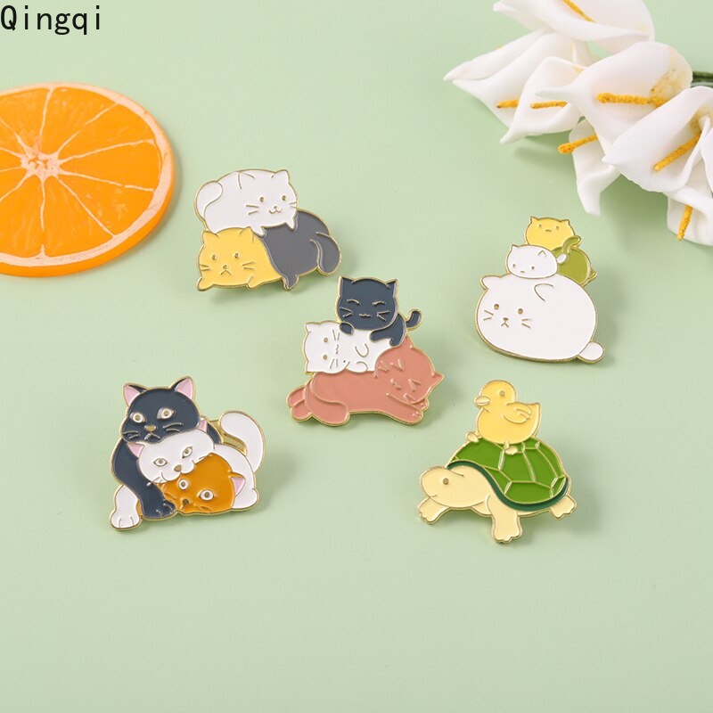 Bros Pin Enamel Bentuk Kucing / Kura-Kura Untuk Aksesoris Fashion Wanita