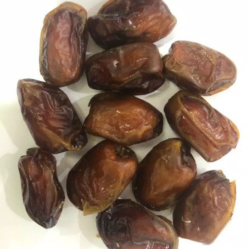 

kurma mesir sweet delicious