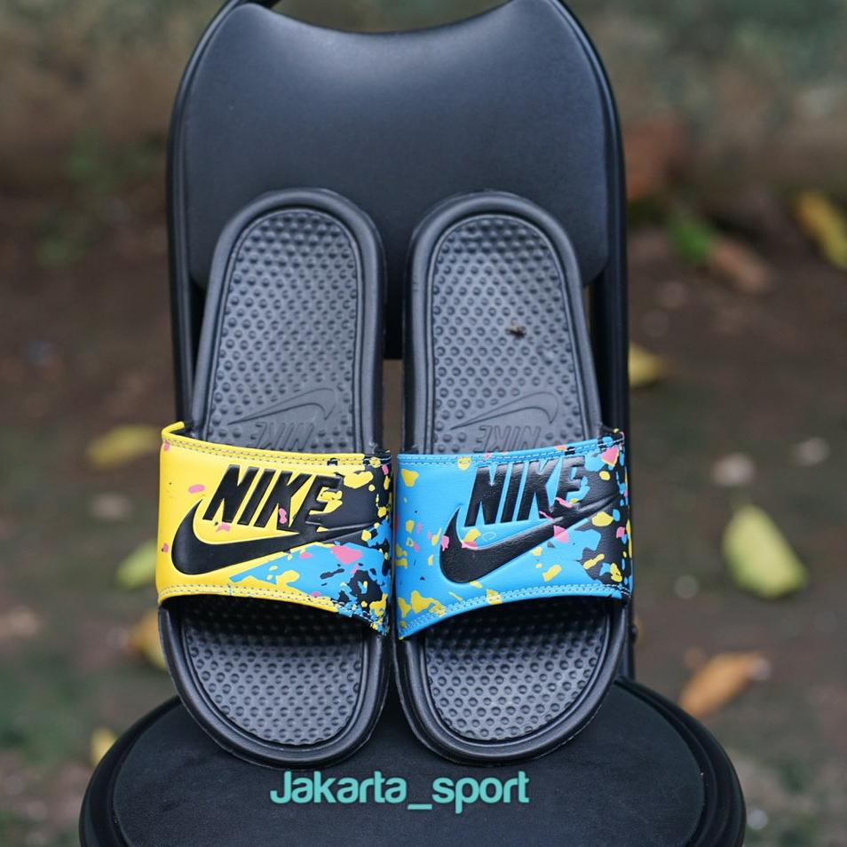 ✓ FilaJakarta Nike Benassi Kombinasi Yellow Blue Sandal Slop Pria