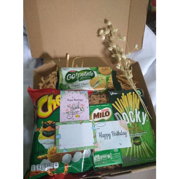

Paket hemat Snack box /snackbox murah/hampers snack/gift box snack /kado ultah/kado graduation