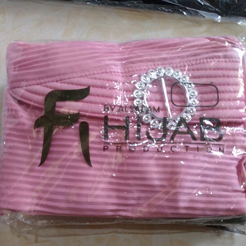 Hijab Instan Bergo Plisket Gotik Gesper Original F1/ Hijab Jersey Plisket/ Jilbab Bergo Pad Plisket-Pink