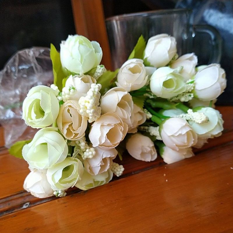 Bunga artificial mawar kuncup 15 kepala bunga-Cream