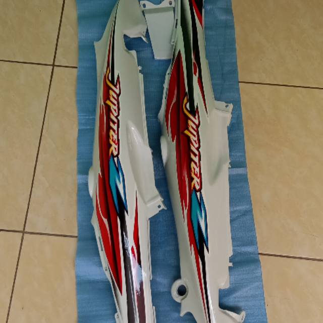 Body belakang Jupiter Z lama putih stripping