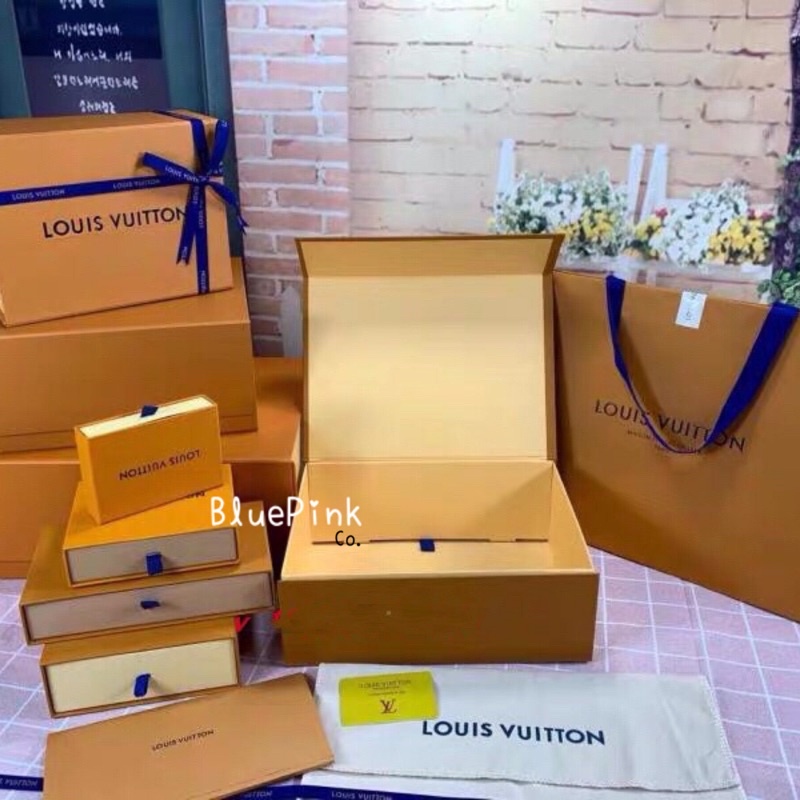 READY STOCK SALE Murah Dust Magnetic Box Paper Bag Kantong Louis Vuitton LV ukuran Tali Pita Tag Tas