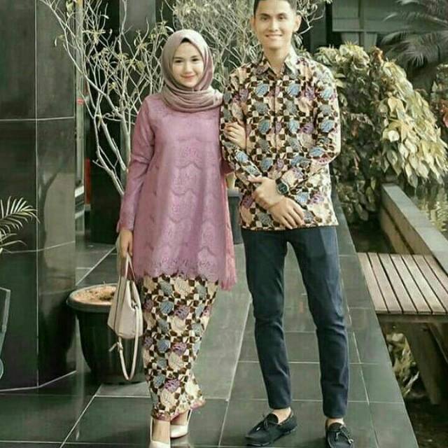 Baju couple batik brokat keluarga