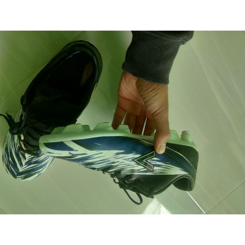 sepatu bola mitre second