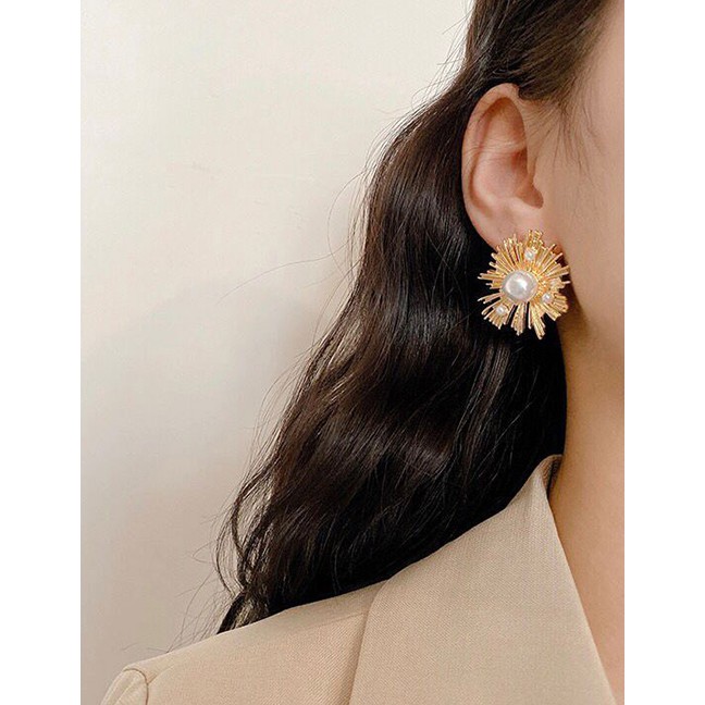 LRC Anting Tusuk Fashion Golden Seaweed Flower Pearl Irregular Alloy Stud Earrings A61817