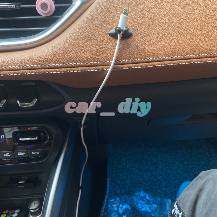 1 / 8 Pcs Klip Holder Kabel USB Headphone Multifungsi Warna Hitam Untuk Mobil