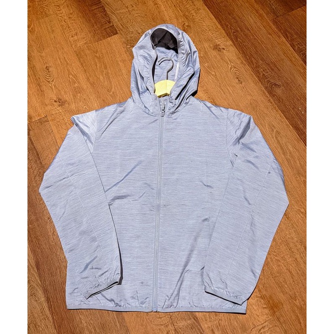 Jaket running Uniqlo Second Branded