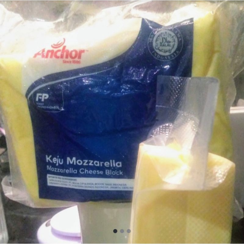

Anchor Mozarella Cheese block / keju mozzarella 250,gr