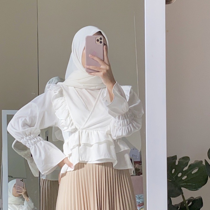 Aghnia Blouse