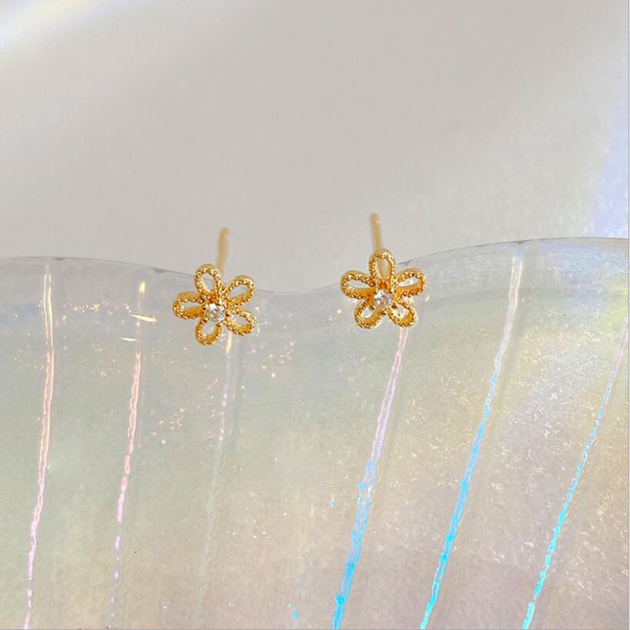 Anting Pejantan Kristal Berlian Bunga Indah Sederhana Fashion Wanita Titanium Stud Earring