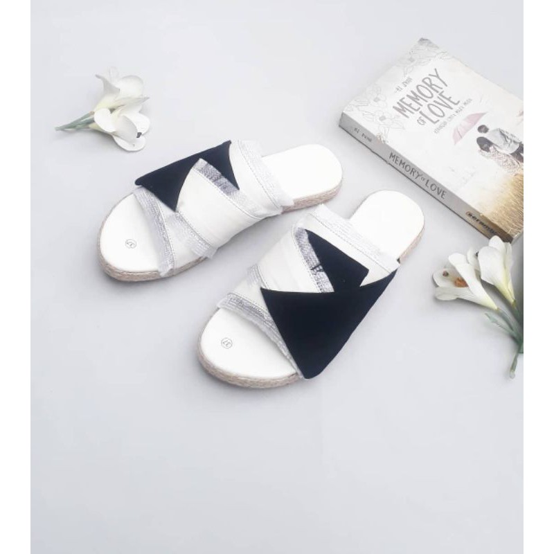 sandal couple / sandal wedges