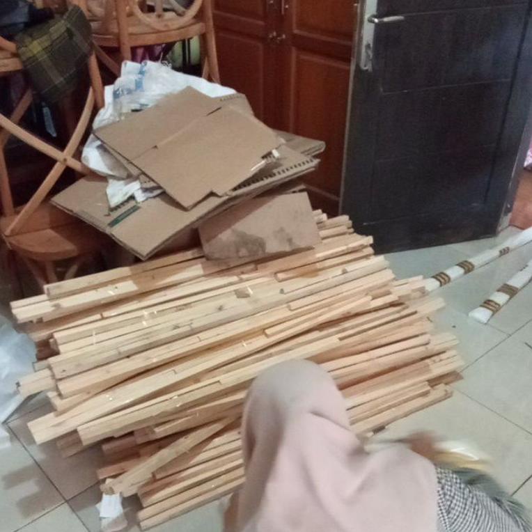 

Ready Gan VnH Wooden Easel 120cm /Standing Poto Kayu Tripod High@class