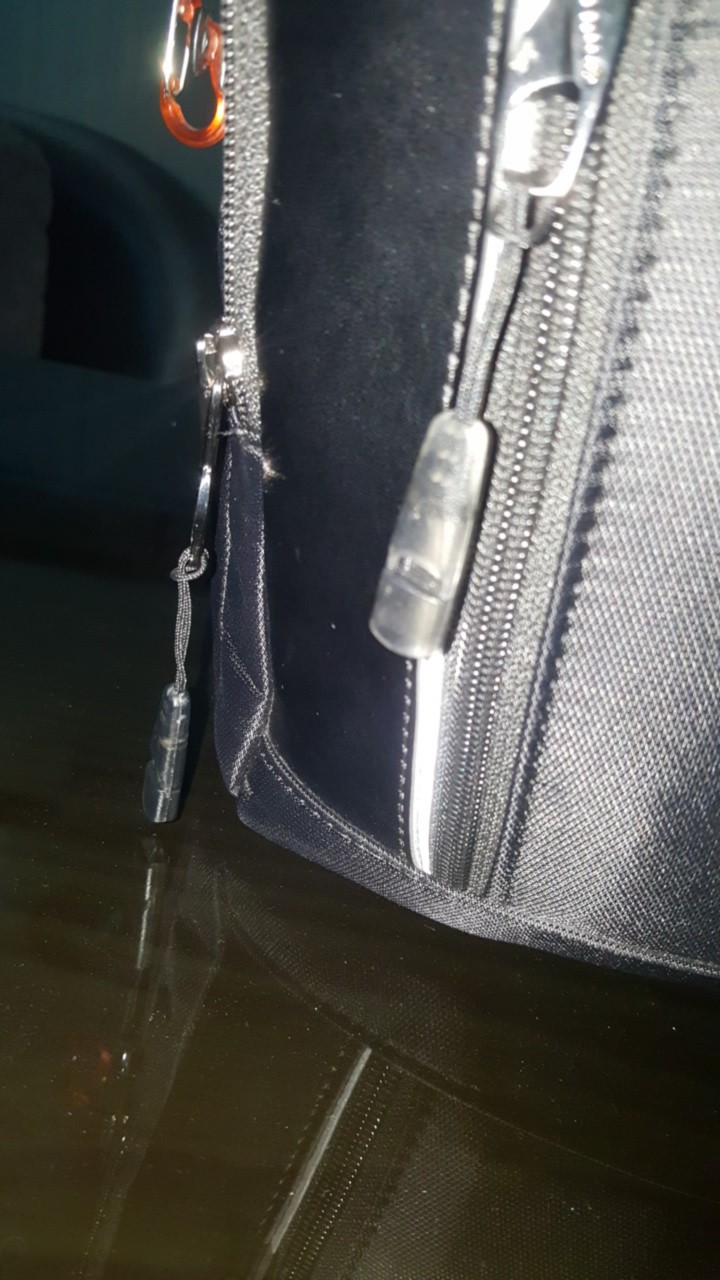 Puler Tarikan Resleting Peluit