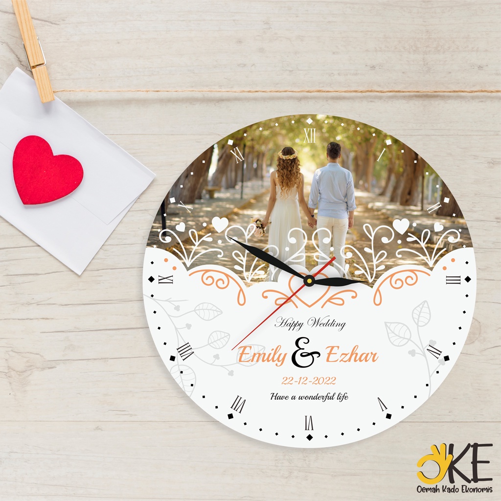 Souvenir Wedding Jam Dinding Custom Foto dan Nama Hampers Pernikahan Minimalis