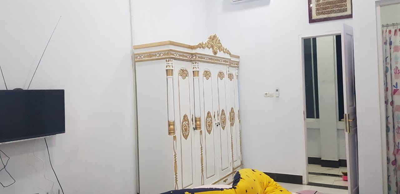 Almari Pakaian Manohara Kayu Jati Model Ukir Jepara