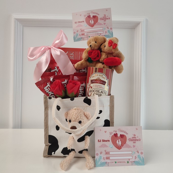 

Paket box hampers bunga valentine anniversary ulang tahun wisuda 40