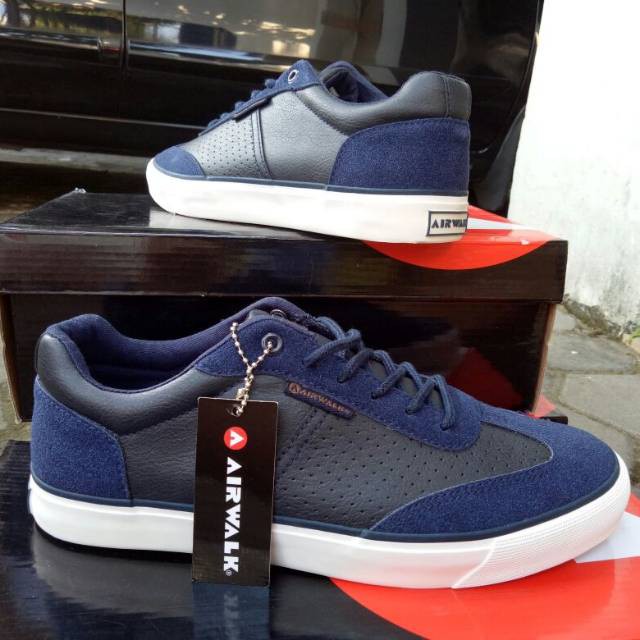 BNIB Reebok Jonas Navy