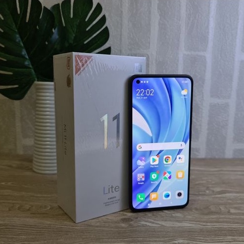 Xiaomi Mi 11 Lite RAM 6 ROM 128 GB (SECOND)lengkap