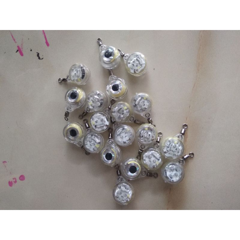 Mata lampu ikan menyala LED multicolor