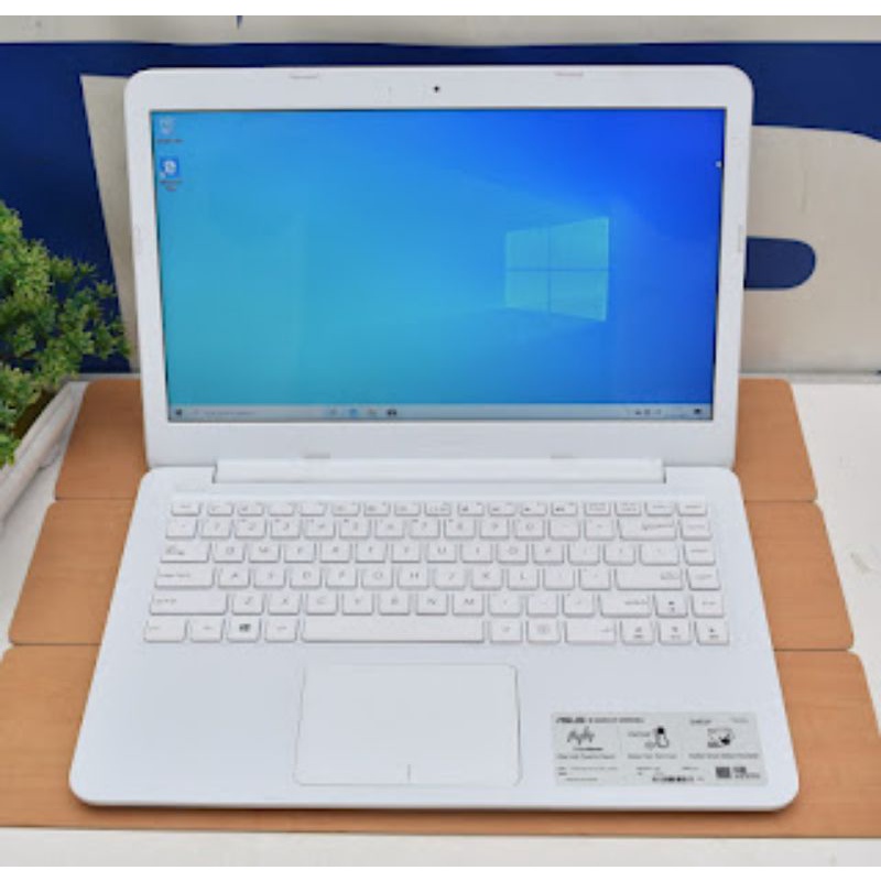 laptop asus e402y