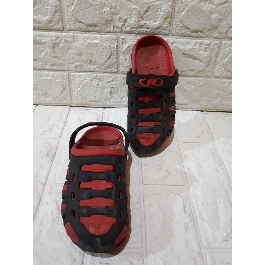 SANDAL BAKPAO NEW ERA MERAH