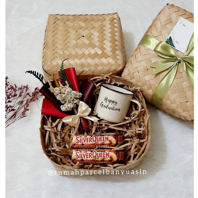 

Sweet Package Gift - Hampers Wisuda / Ulang Tahun / Anniv / Wedding / Gift Sidang / Hampers Seminar