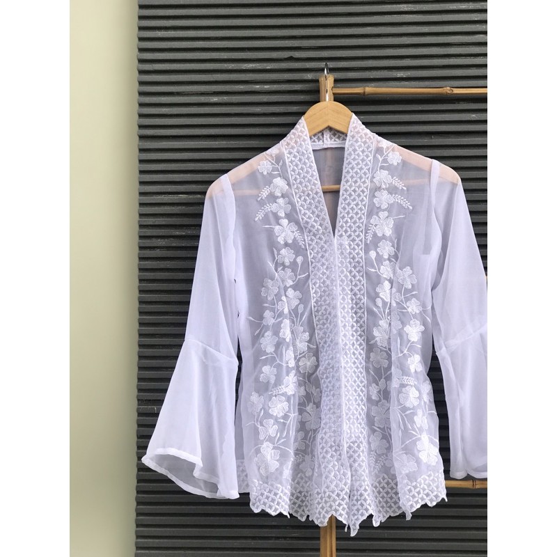 KAMARATIH KEBAYA BALI - Kebaya Cleopatra Model Lengan Lonceng | Kebaya Bali