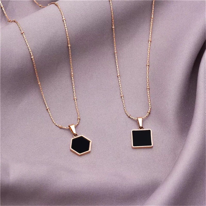 [ Bayar Ditempat ] Kalung Titanium Rose Gold Anti Karat Liontin Clover Kotak Hitam / Kalung Korea Style Terbaru / COD