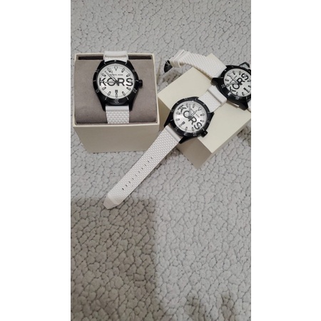 Jam tangan MK