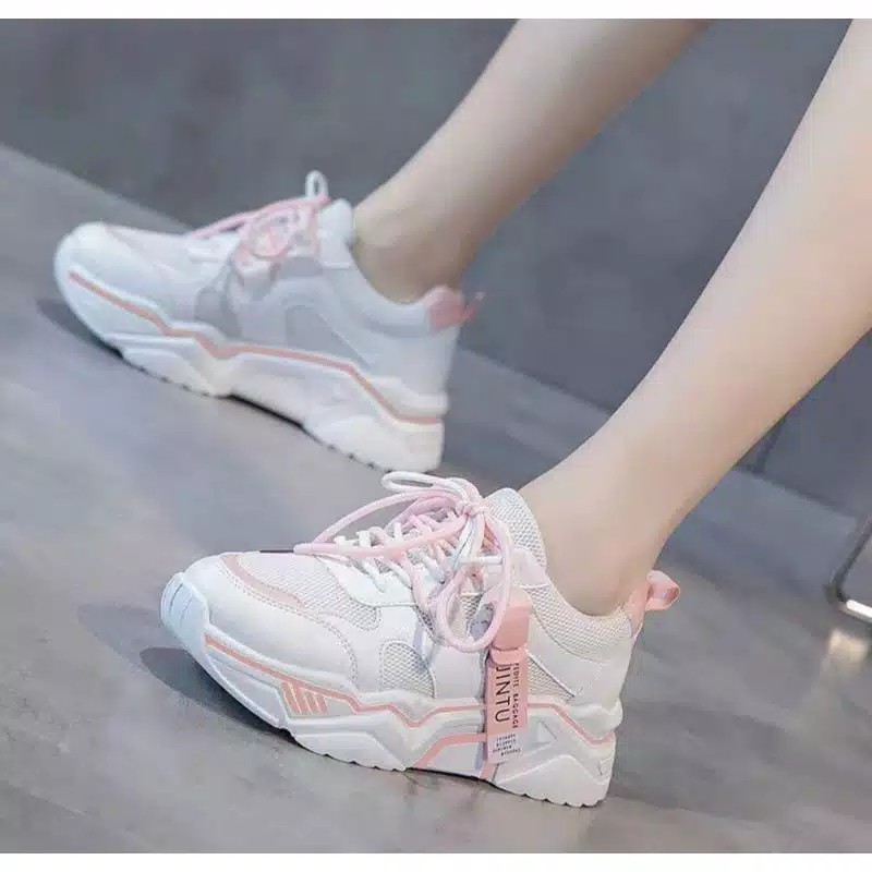 Sepatu Sneakers Wanita Masa Kini AS104