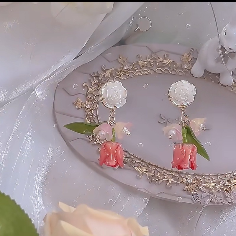 Anting Tusuk Motif Bunga Mawar Hias Mutiara Imitasi Simple Warna Pink Untuk Wanita